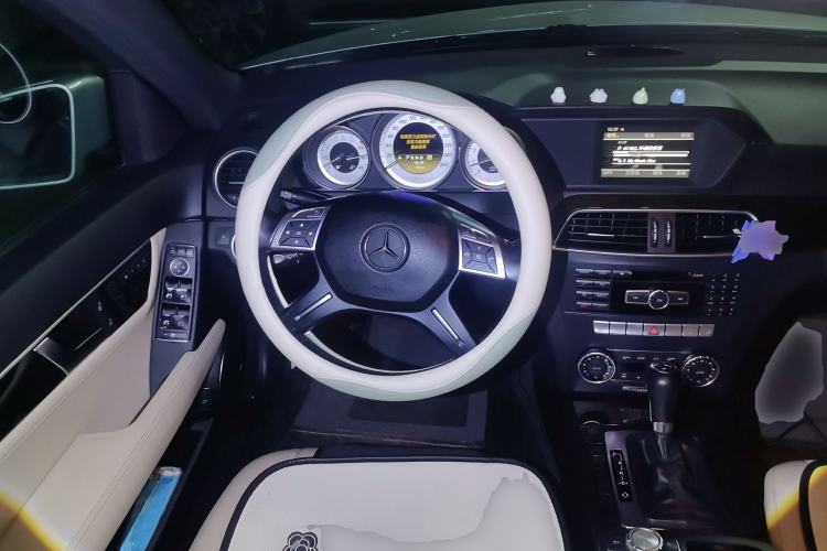 Used Mercedes-Benz C-Class 2011 C 200 CGI Fashion Model Steering Wheel