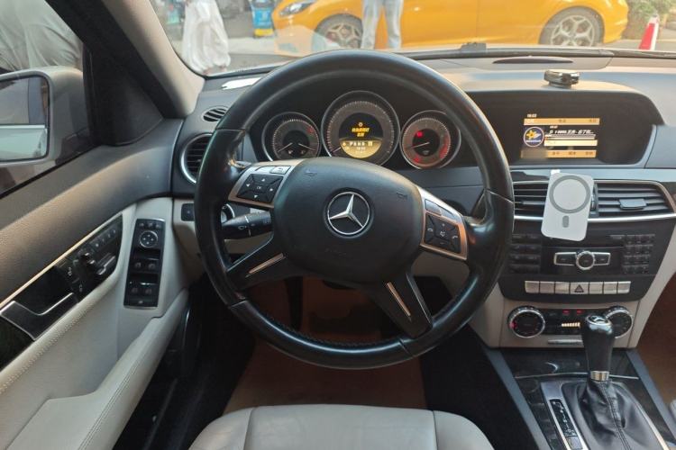 Used Mercedes-Benz C-Class 2011 C 200 CGI Fashion Model Steering Wheel