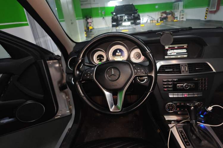 Used Mercedes-Benz C-Class 2011 C 200 Fashion Travel Edition Steering Wheel