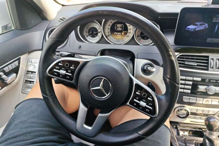 Used Mercedes-Benz C-Class 2011 C 260 CGI Fashion Model Steering Wheel