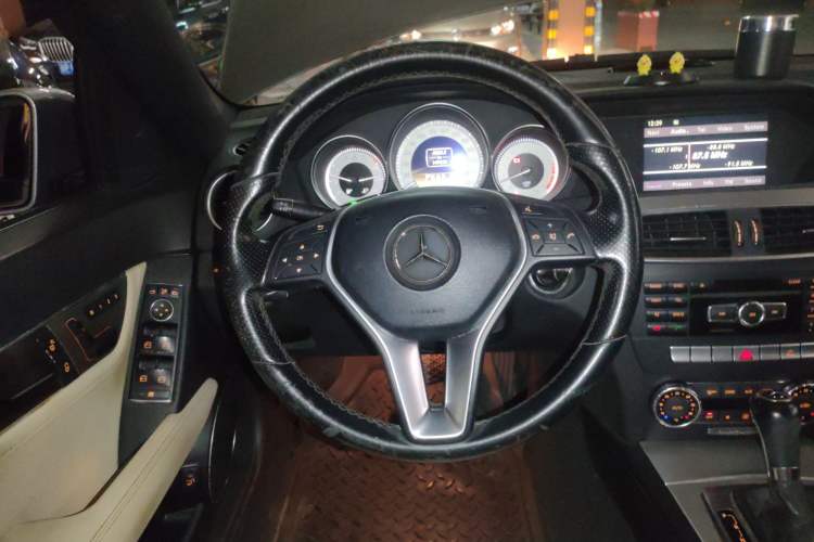 Used Mercedes-Benz C-Class 2011 C 200 Fashion Travel Edition Steering Wheel