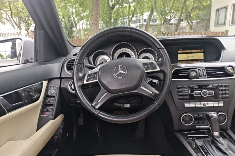 Used Mercedes-Benz C-Class 2011 C 200 CGI Fashion Model Steering Wheel