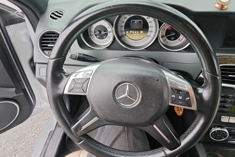 Used Mercedes-Benz C-Class 2011 C 300 Fashion Model Steering Wheel
