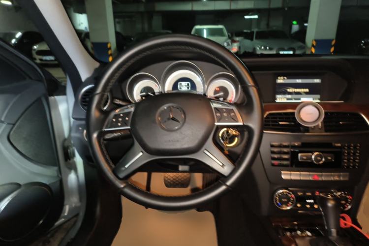 Used Mercedes-Benz C-Class 2011 C 200 CGI Elegant Model Steering Wheel