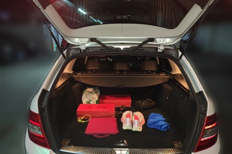 Used Mercedes-Benz C-Class 2011 C 200 Fashion Travel Edition Trunk