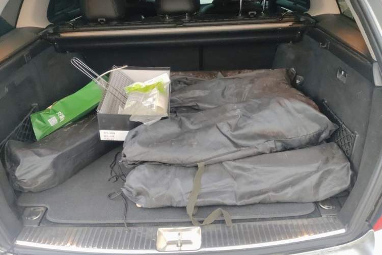 Used Mercedes-Benz C-Class 2011 C 200 Fashion Travel Edition Trunk