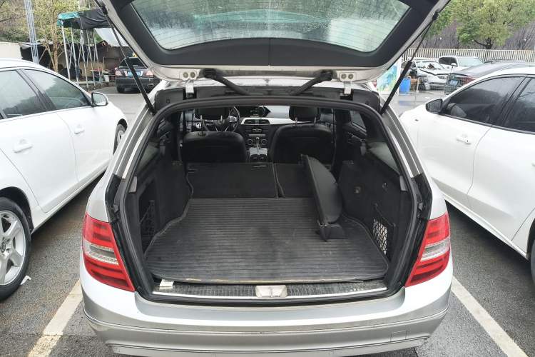 Used Mercedes-Benz C-Class 2011 C 200 Fashion Travel Edition Trunk