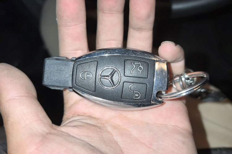 Used Mercedes-Benz C-Class 2011 C 180K Classic model Vehicle Key