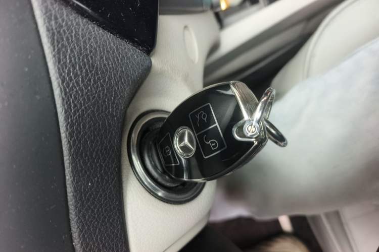 Used Mercedes-Benz C-Class 2011 C 180K Classic model Vehicle Key