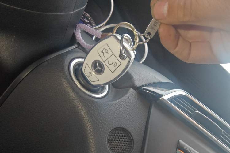 Used Mercedes-Benz C-Class 2011 C 180K Classic model Vehicle Key