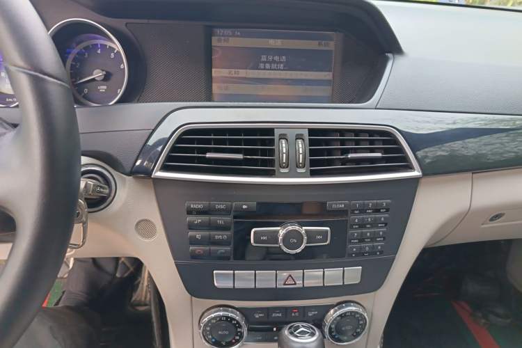 Used Mercedes-Benz C-Class 2011 C 180K Classic model Audio And AC Panel