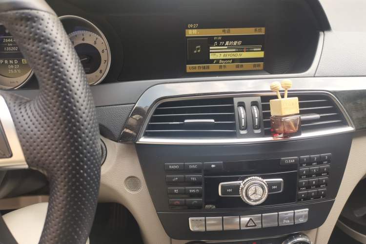 Used Mercedes-Benz C-Class 2011 C 200 CGI Fashion Model Audio And AC Panel