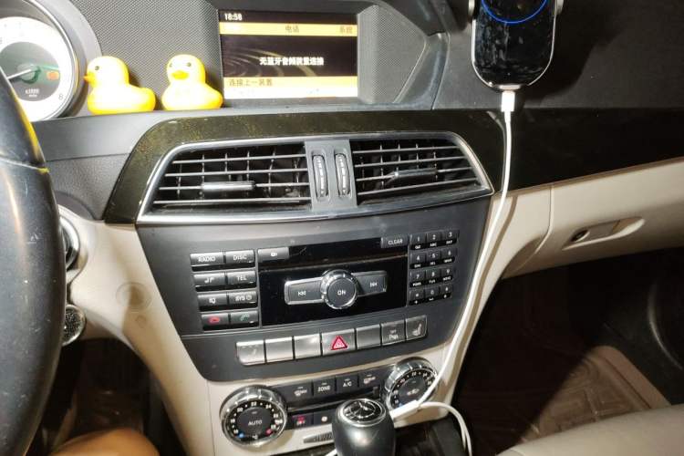Used Mercedes-Benz C-Class 2011 C 200 CGI Fashion Model Audio And AC Panel