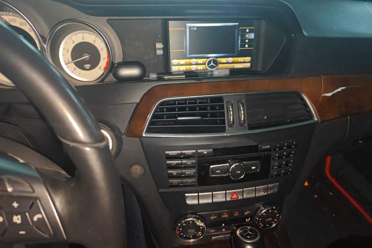 Used Mercedes-Benz C-Class 2011 C 200 CGI Elegant Model Audio And AC Panel