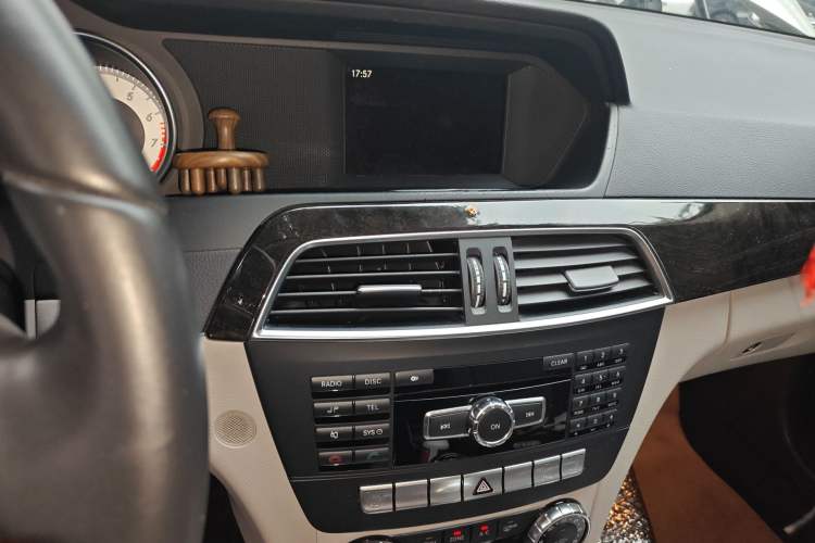 Used Mercedes-Benz C-Class 2011 C 200 CGI Fashion Model Audio And AC Panel