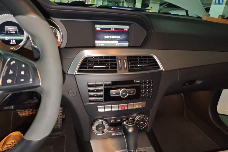 Used Mercedes-Benz C-Class 2011 C 200 Fashion Travel Edition Audio And AC Panel