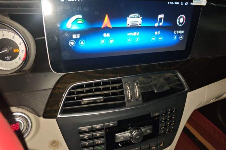 Used Mercedes-Benz C-Class 2011 C 200 CGI Fashion Model Audio And AC Panel