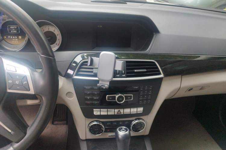 Used Mercedes-Benz C-Class 2011 C 200 CGI Fashion Model Audio And AC Panel