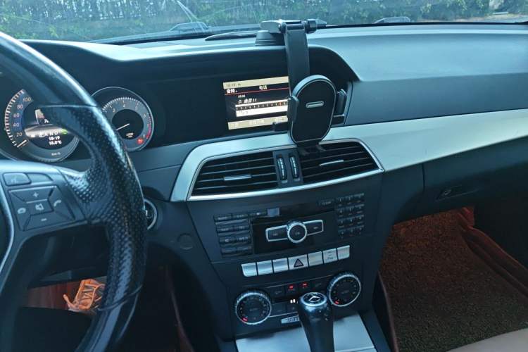 Used Mercedes-Benz C-Class 2011 C 200 Fashion Travel Edition Audio And AC Panel
