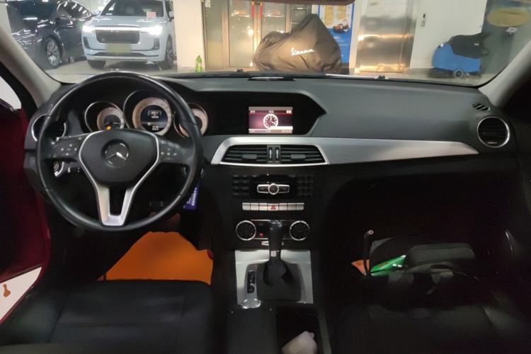 Used Mercedes-Benz C-Class 2011 C 200 Fashion Travel Edition Center Console
