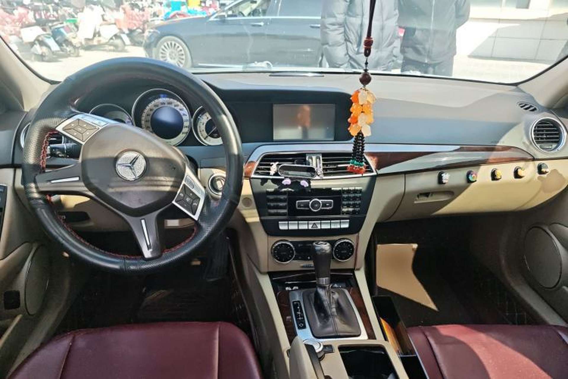 Used Mercedes-Benz C-Class 2011 C 260 CGI Fashion Model Center Console