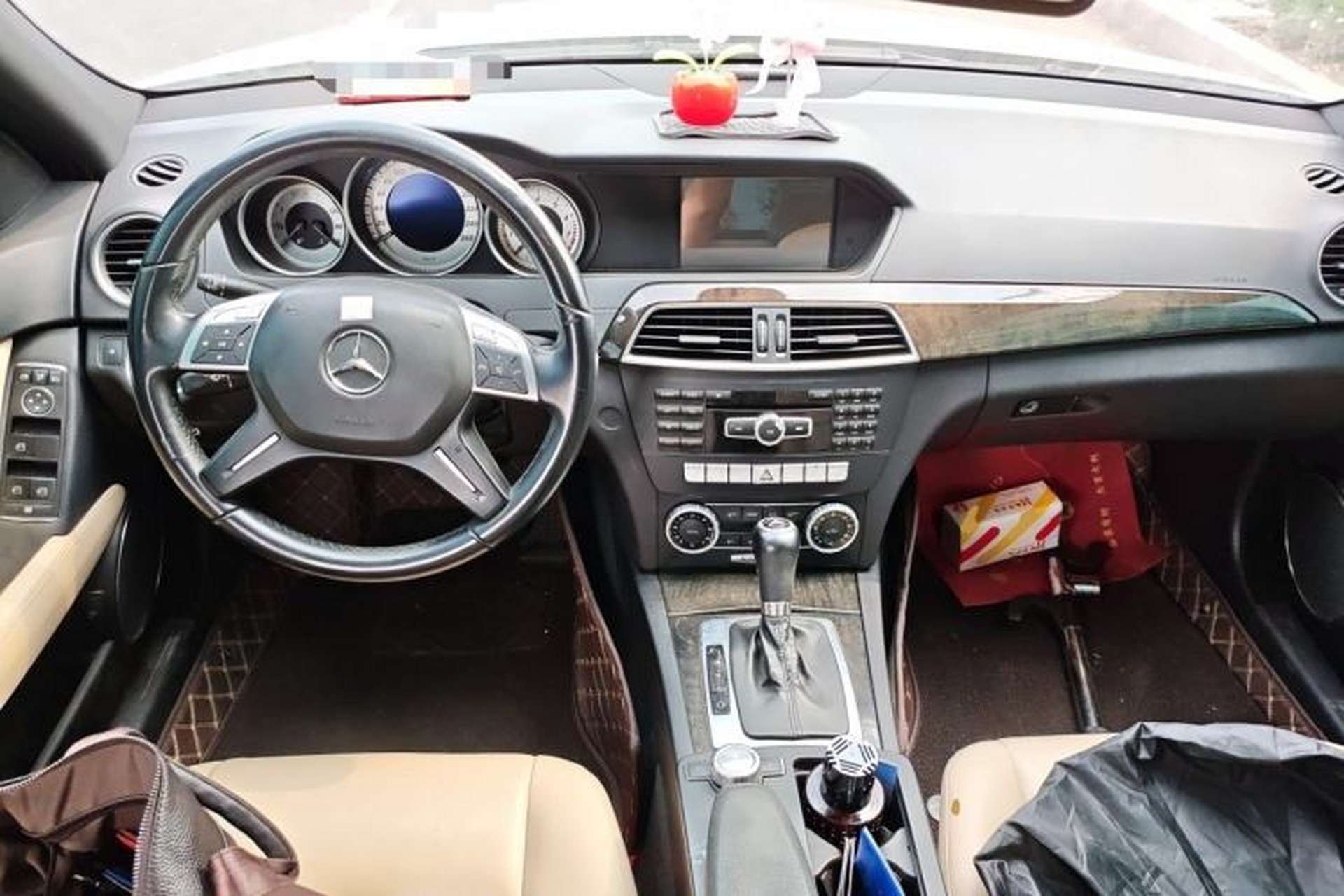 Used Mercedes-Benz C-Class 2011 C 200 CGI Fashion Model Center Console