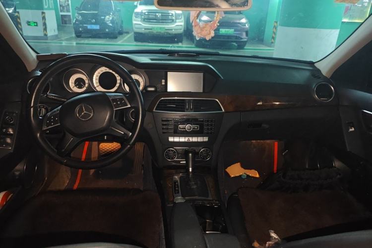 Used Mercedes-Benz C-Class 2011 C 200 CGI Elegant Model Center Console