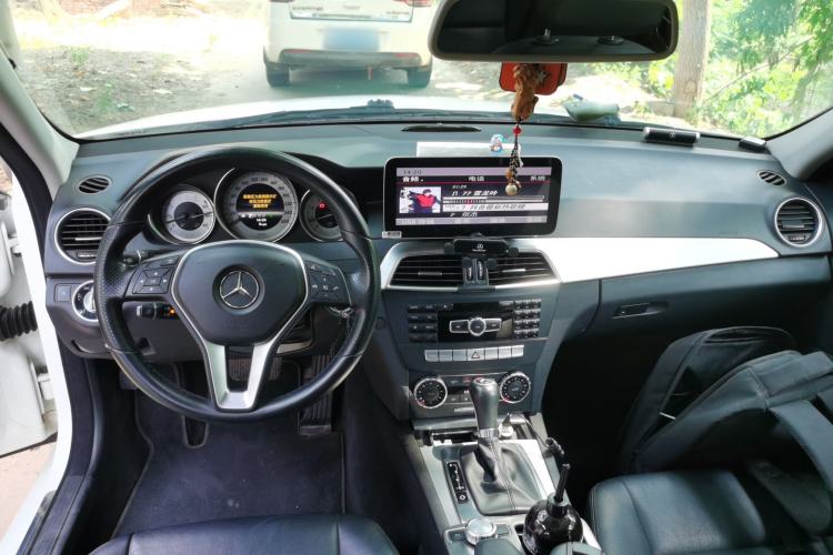 Used Mercedes-Benz C-Class 2011 C 200 Fashion Travel Edition Center Console