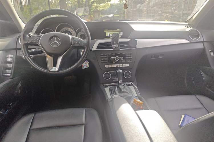 Used Mercedes-Benz C-Class 2011 C 200 Fashion Travel Edition Center Console