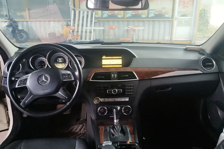Used Mercedes-Benz C-Class 2011 C 200 CGI Elegant Model Center Console