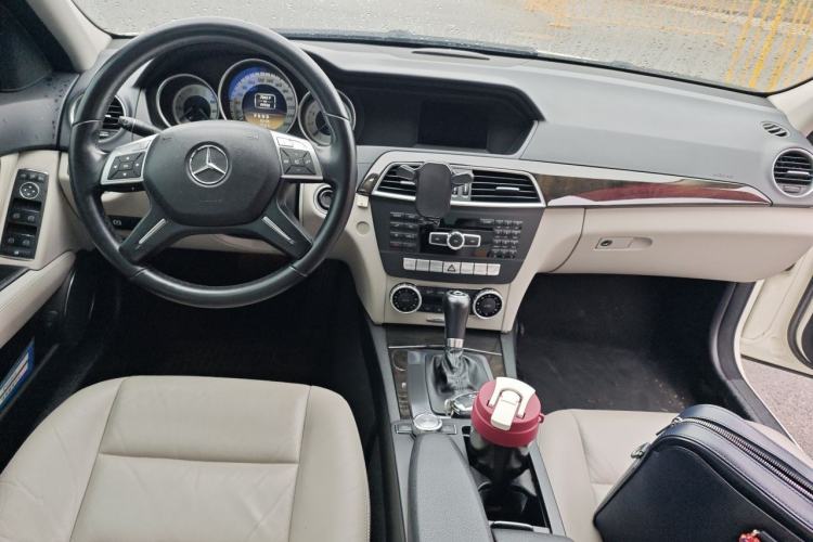 Used Mercedes-Benz C-Class 2011 C 200 CGI Fashion Model Center Console