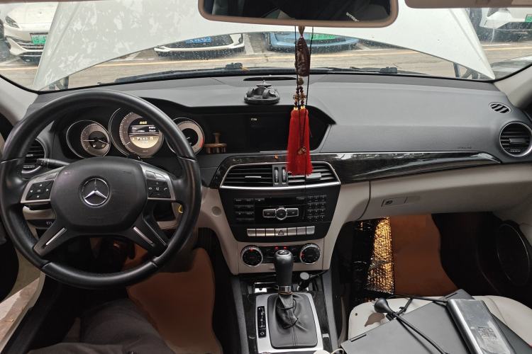 Used Mercedes-Benz C-Class 2011 C 200 CGI Fashion Model Center Console