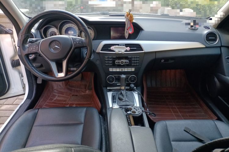 Used Mercedes-Benz C-Class 2011 C 200 Fashion Travel Edition Center Console