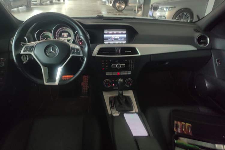 Used Mercedes-Benz C-Class 2011 C 200 Fashion Travel Edition Center Console