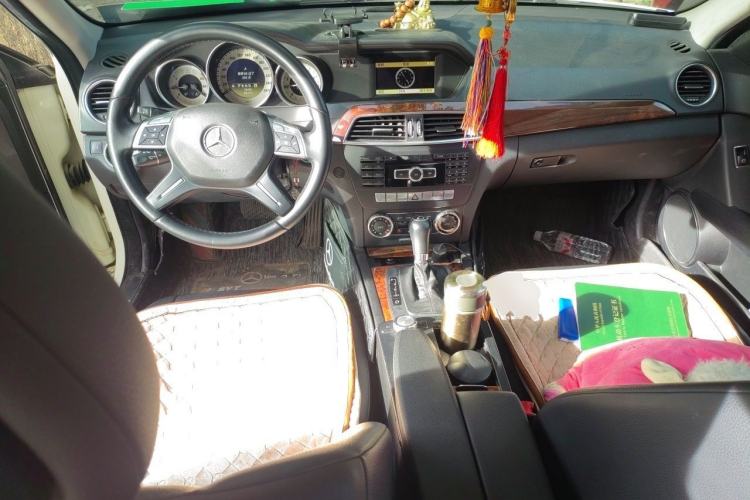 Used Mercedes-Benz C-Class 2011 C 200 CGI Elegant Model Center Console