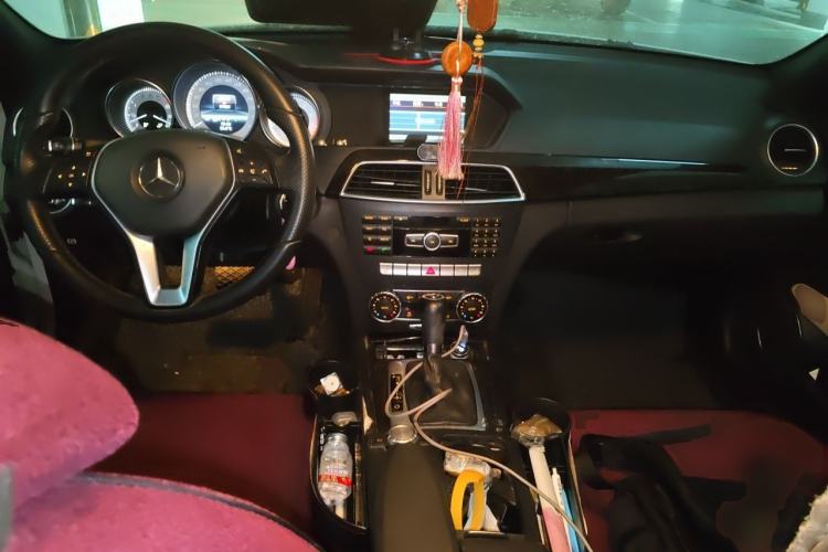 Used Mercedes-Benz C-Class 2011 C 260 CGI Fashion Model Center Console