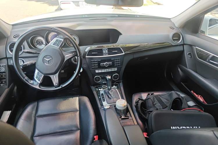 Used Mercedes-Benz C-Class 2011 C 200 CGI Fashion Model Center Console