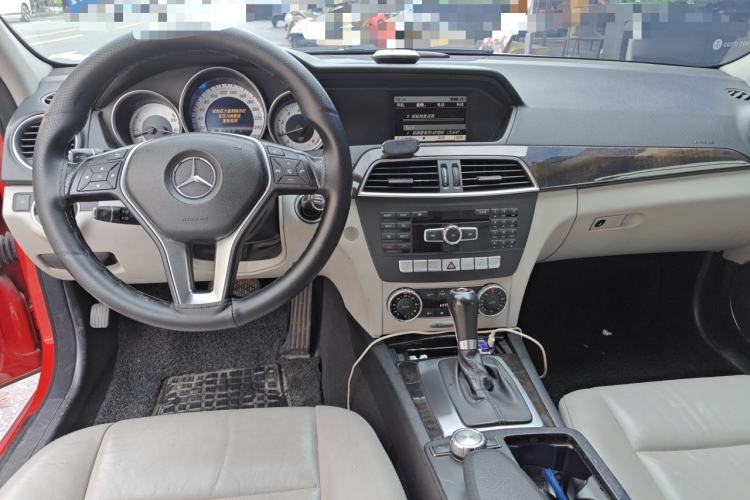 Used Mercedes-Benz C-Class 2011 C 260 CGI Fashion Model Center Console
