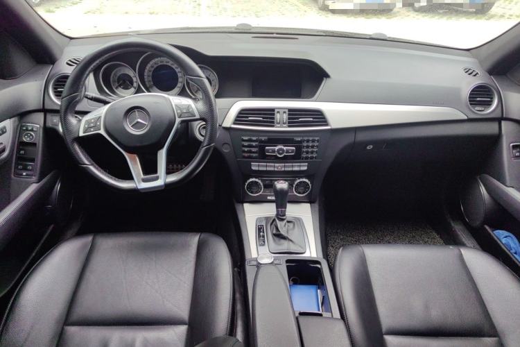 Used Mercedes-Benz C-Class 2011 C 200 Luxury Sport Touring Edition Center Console