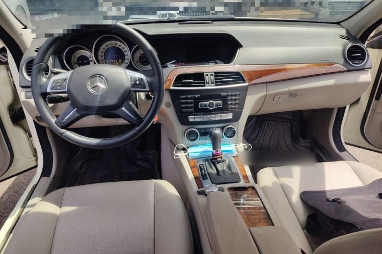 Used Mercedes-Benz C-Class 2011 C 200 CGI Elegant Model Center Console