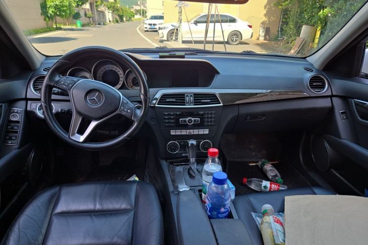 Used Mercedes-Benz C-Class 2011 C 260 CGI Fashion Model Center Console