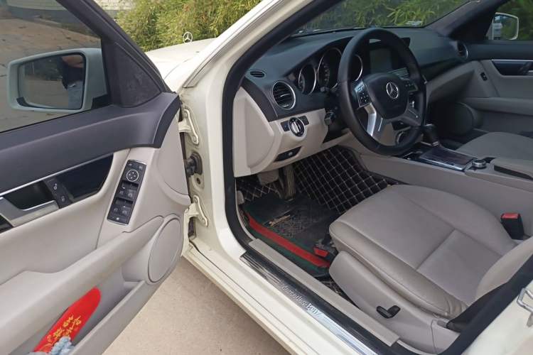 Used Mercedes-Benz C-Class 2011 C 180K Classic model Driver Seat