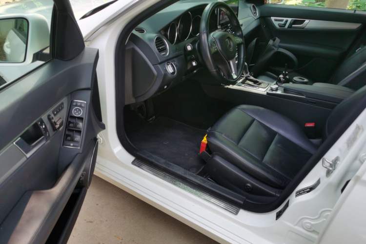 Used Mercedes-Benz C-Class 2011 C 200 Fashion Travel Edition Driver Seat