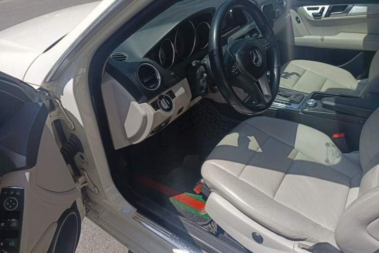 Used Mercedes-Benz C-Class 2011 C 200 Fashion Travel Edition Driver Seat