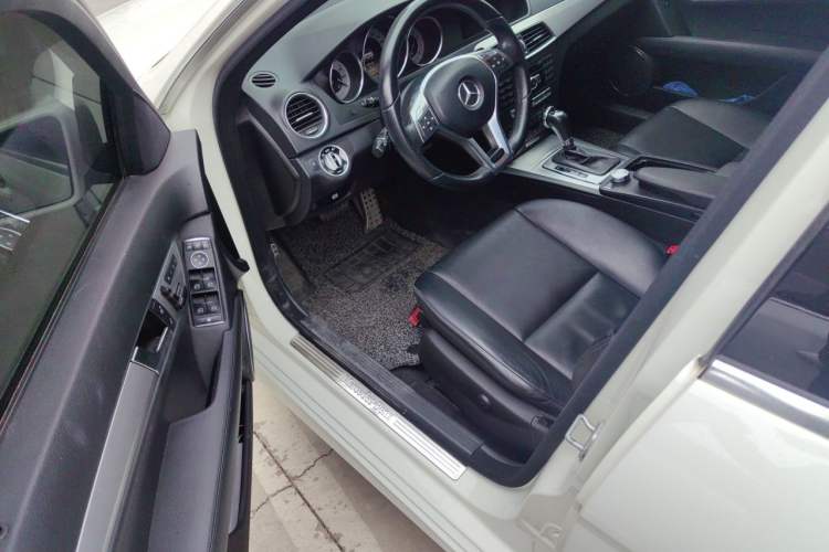 Used Mercedes-Benz C-Class 2011 C 200 Luxury Sport Touring Edition Driver Seat