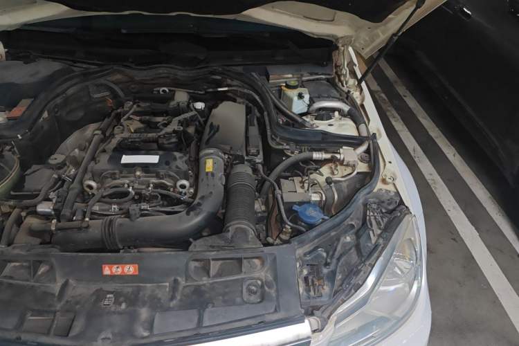 Used Mercedes-Benz C-Class 2011 C 200 CGI Elegant Model Engine Bay Left