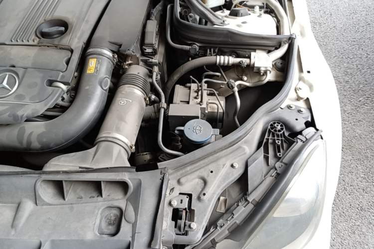 Used Mercedes-Benz C-Class 2011 C 200 Fashion Travel Edition Engine Bay Left