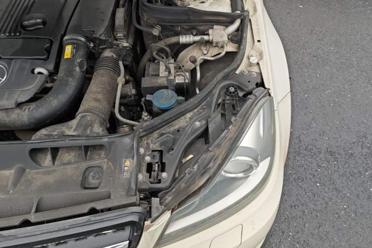 Used Mercedes-Benz C-Class 2011 C 200 Fashion Travel Edition Engine Bay Left