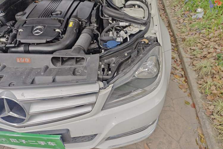 Used Mercedes-Benz C-Class 2011 C 200 Fashion Travel Edition Engine Bay Left