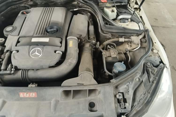 Used Mercedes-Benz C-Class 2011 C 200 CGI Elegant Model Engine Bay Left